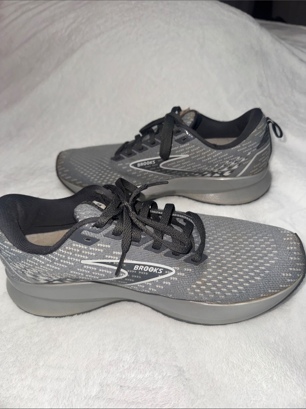 Brooks Levitate 5 - Women's Gray Athletic Running Shoes